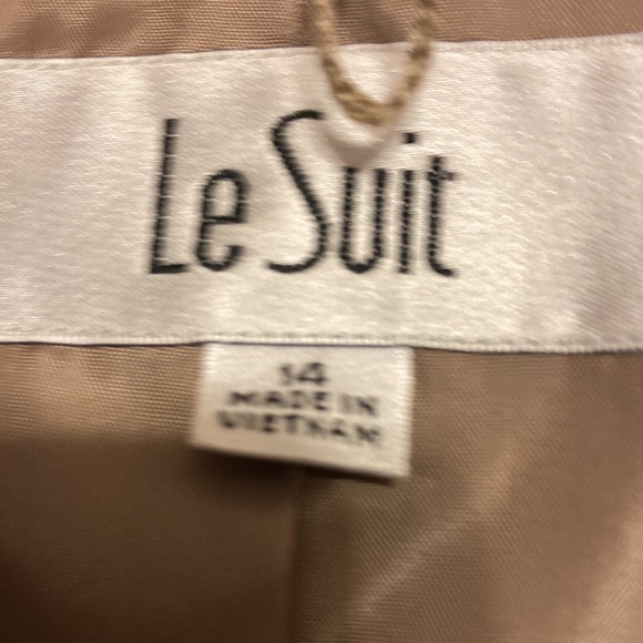 Women Le Suit pantsuits. Size 14. Lined.Made in Vietnam.Very good condition. - Picture 2 of 4